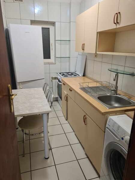 Piata Romana, metrou apartament  3 camere