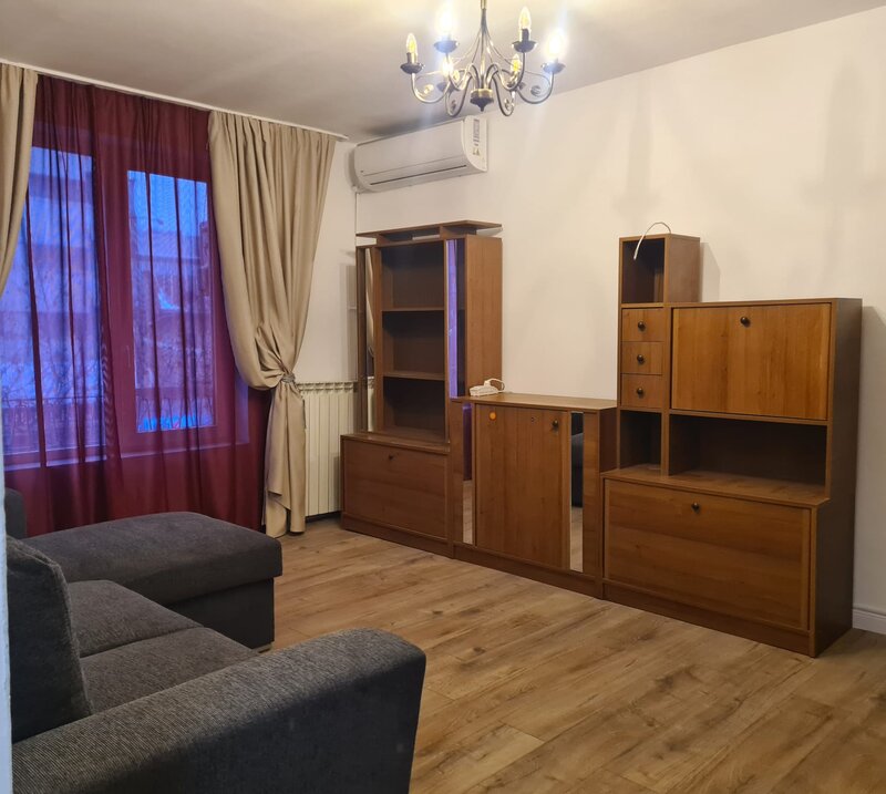 Piata Romana, metrou apartament  3 camere